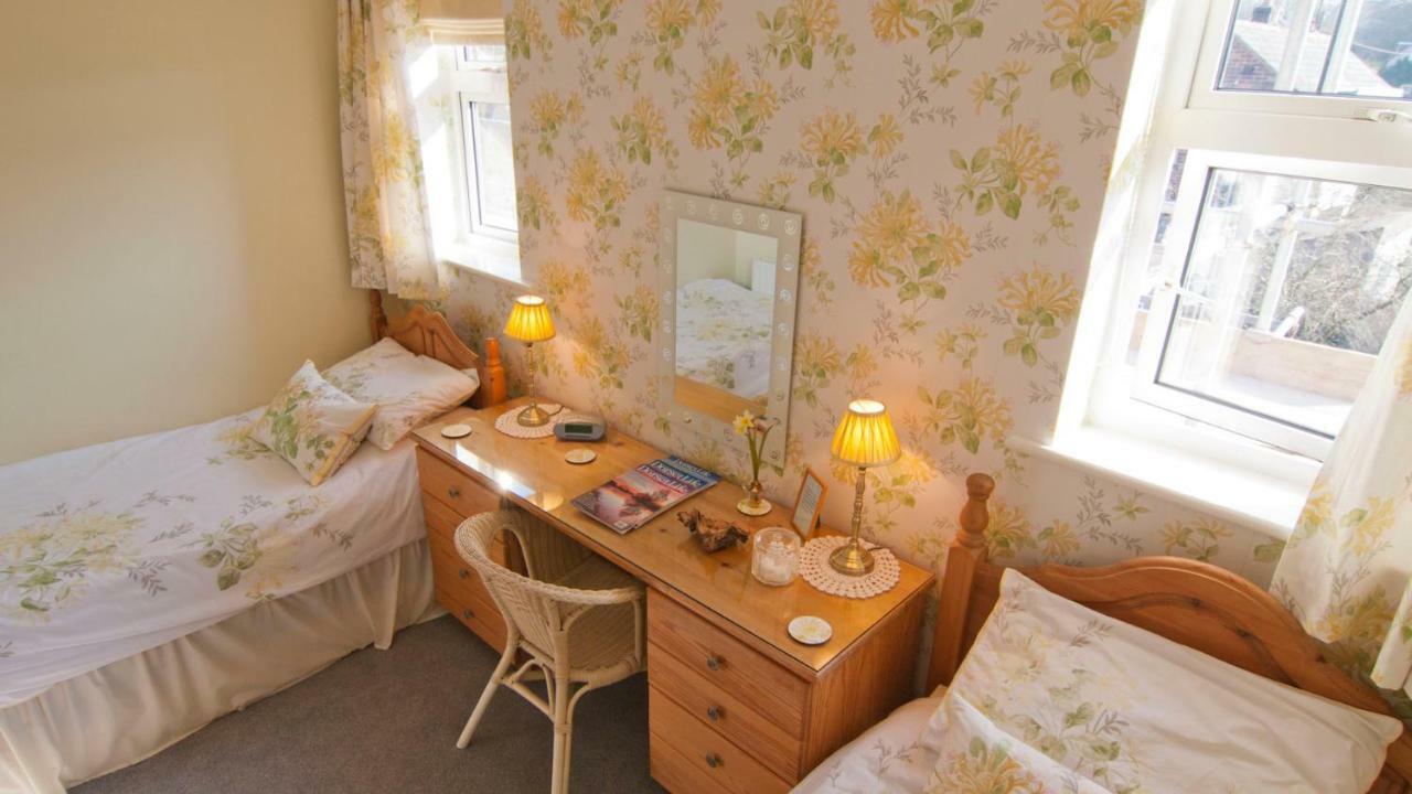 Ammonite Bed & Breakfast คอร์ฟคาสเซิล ภายนอก รูปภาพ